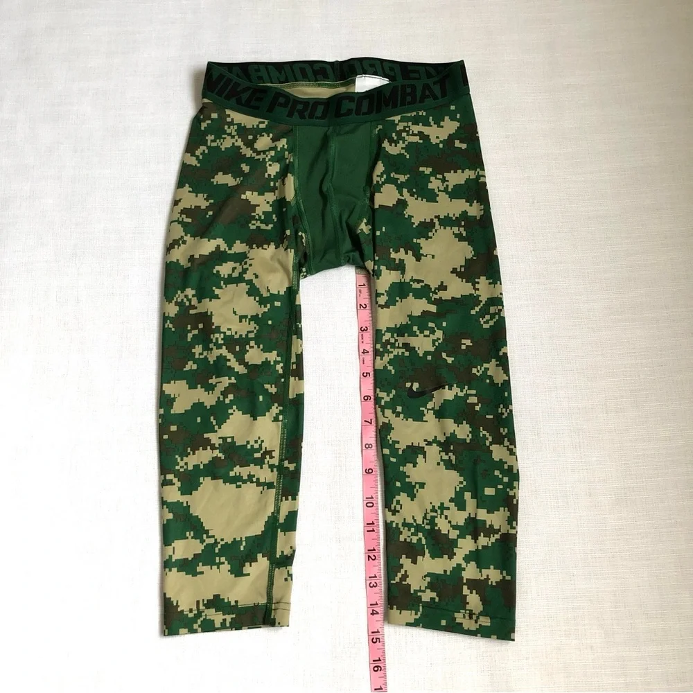 Nike Pro Combat Dri-Fit Green / Tan Digital Camo Compression Shorts Size Medium